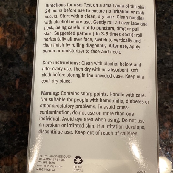 Japonesque Complexion Perfection Microneedle Roller - Picture 6 of 6